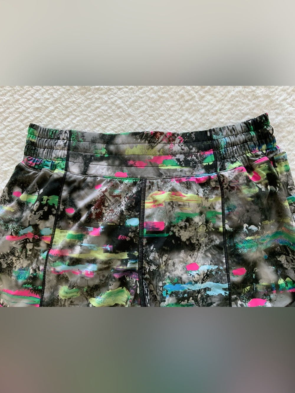 Lululemon Hotty Hot High-Rise Shorts - Picture 3 of 12